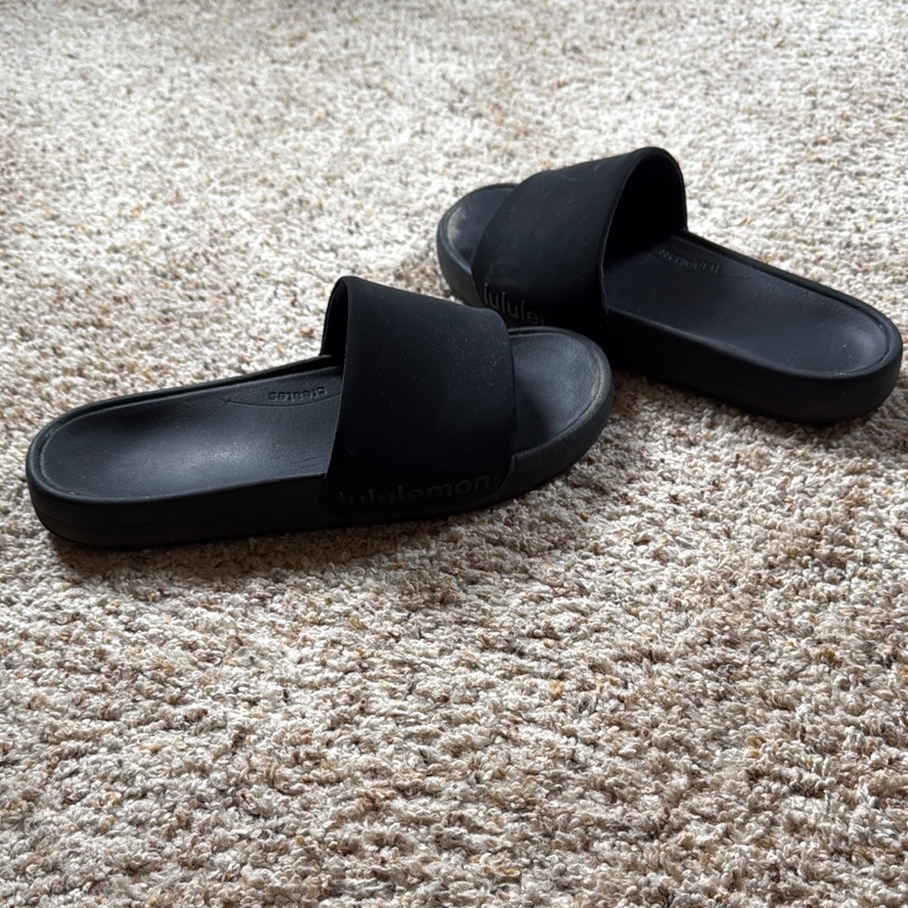 Lululemon slides